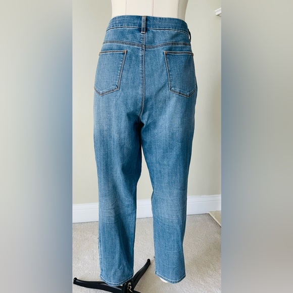 EUC Chico’s So Slimming Foulard Embroidered Girlfriend Ankle Jeans - Picture 5 of 10